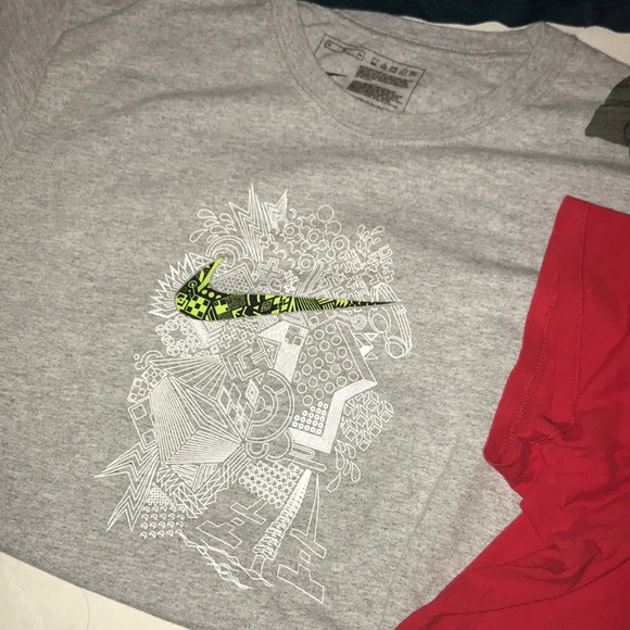 Lot of graphic Nike T-shirts (read description) - Picture 8 of 12